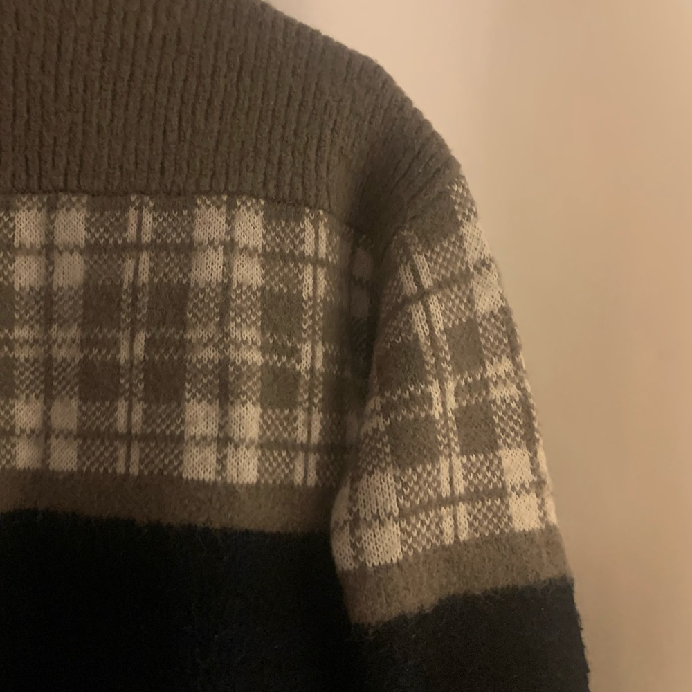 Sweater - Picture 3 of 4